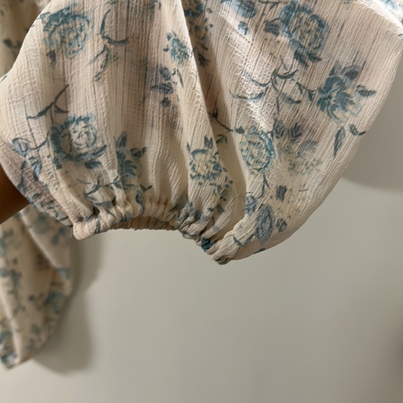 Brand new never used Free People blouse. Floral fabric - Picture 5 of 7